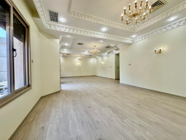 Spacious Four  bedroom floor apartment for rent in  Jabriya 