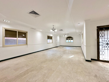 Four bedroom floor with private entrance for rent in Jabriya 